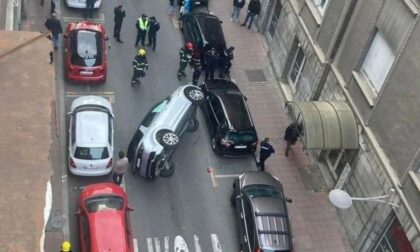 “Razgovarao sam na telefon i eto”: Džipom udario u parkirano vozilo VIDEO