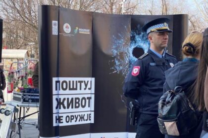 Policija na Trgu Krajine: Kampanja “Poštuj život, ne oružje” u Banjaluci