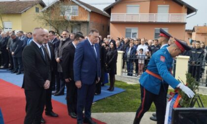 Dodik položio vijenac u Sijekovcu: Simbol početka rata u BiH