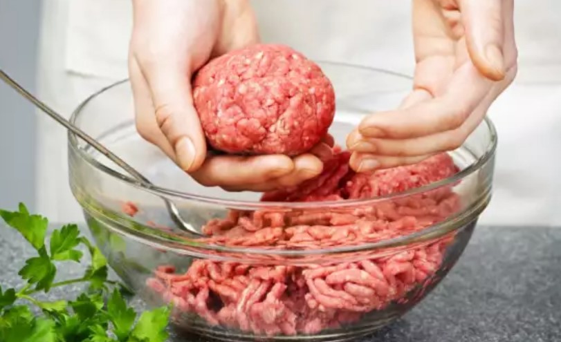 Žena u mljevenom mesu našla neobične komade: Ljudi, ovo prvi put vidim FOTO