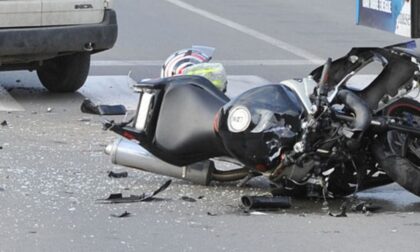 Ostavio ga da leži na cesti: Automobilom udario motociklistu i pobjegao VIDEO