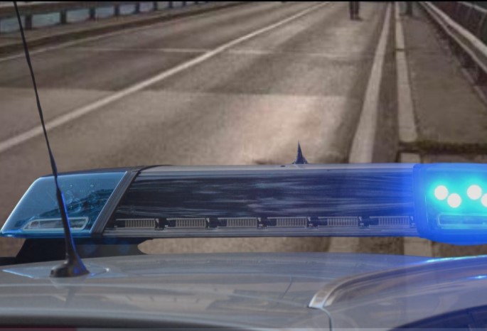Saobraćaj potpuno obustavljen: U sudaru učestvovala tri automobila i kamion