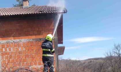 Vatra se rasplamsala: Palio korov, pa zapalio kuću FOTO