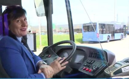 Dokaz da granice ne postoje: Vesna u šestoj deceniji vozi autobus VIDEO