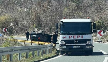 Detalji nesreće: Automobil se prevrnuo na krov, povrijeđeno jedno lice