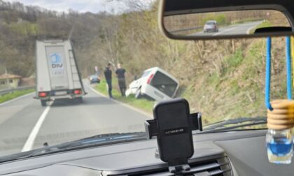 Vozači oprez! Automobil u kanalu na putu Banjaluka-Čelinac