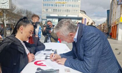 Inicijativa u Banjaluci: Borenović potpisao peticiju o zabrani rada kladionica blizu škola