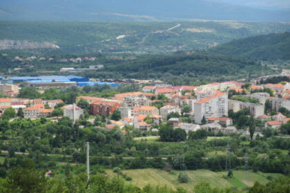 Srušene zgrade još svjedoče o ratu: U ovoj opštinu u BiH prošle godine rođeno samo jedno dijete