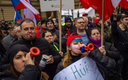 Češki farmeri blokirali saobraćaj u Pragu: Protestuju protiv agro politike EU