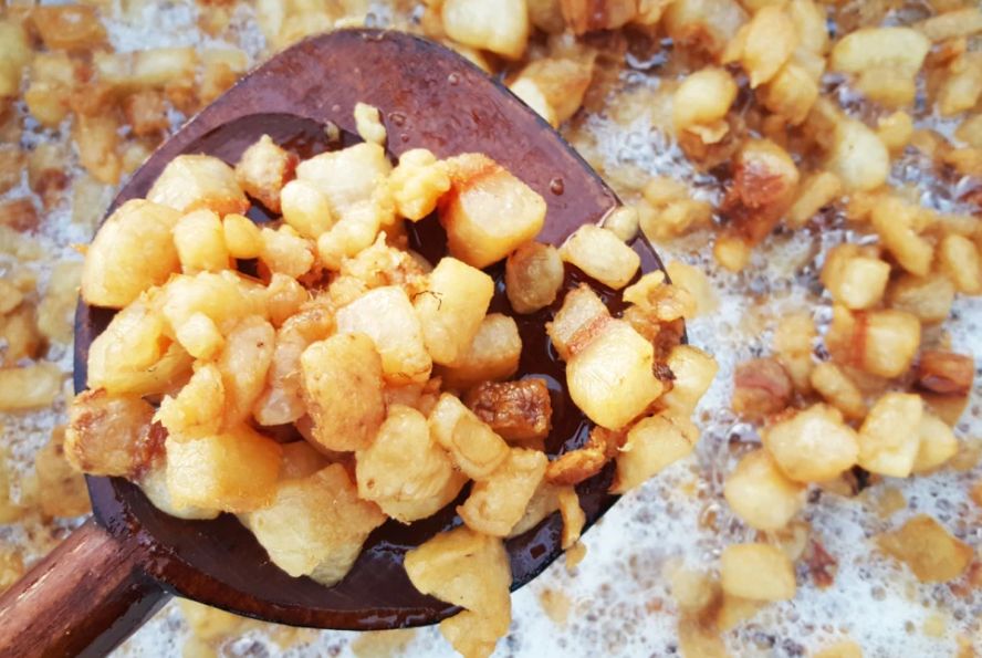 Čvarci koštaju koliko i pršut: ”Treba stajati 15 sati kraj kazana” VIDEO