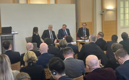 Dodik na panel diskusiji u Beču: Očekujemo da nakon 21. marta BiH prestane biti kolonija međunarodne uprave