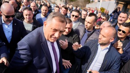 Dočekan gromoglasnim aplauzom: Dodik stigao u Sud BiH VIDEO