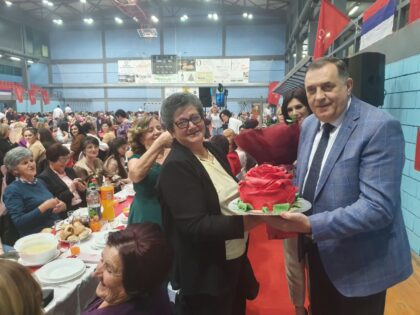 Iz Antalije odmah u Srbac: Dodik ponosan na zajedništvo žena iz SNSD-a FOTO