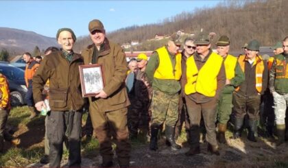 Sezona lova može da počne: U hajci na vuka oko 400 lovaca, među njima i Višković