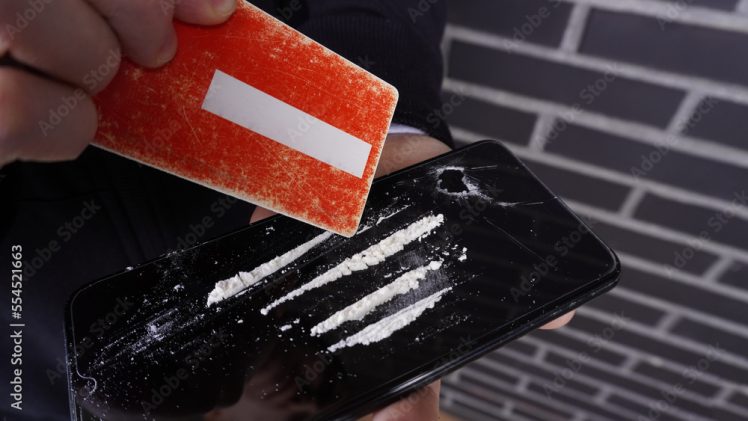 Hapšenje u Banjaluci: Zatečen kako šmrče kokain sa displeja telefona