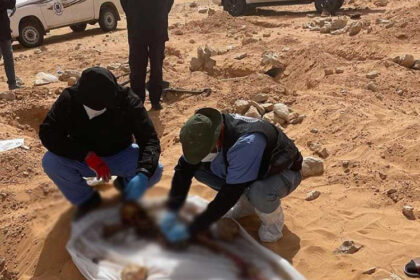 Okolnosti smrti nepoznate: Najmanje 65 tijela migranata otkriveno u masovnoj grobnici u Libiji