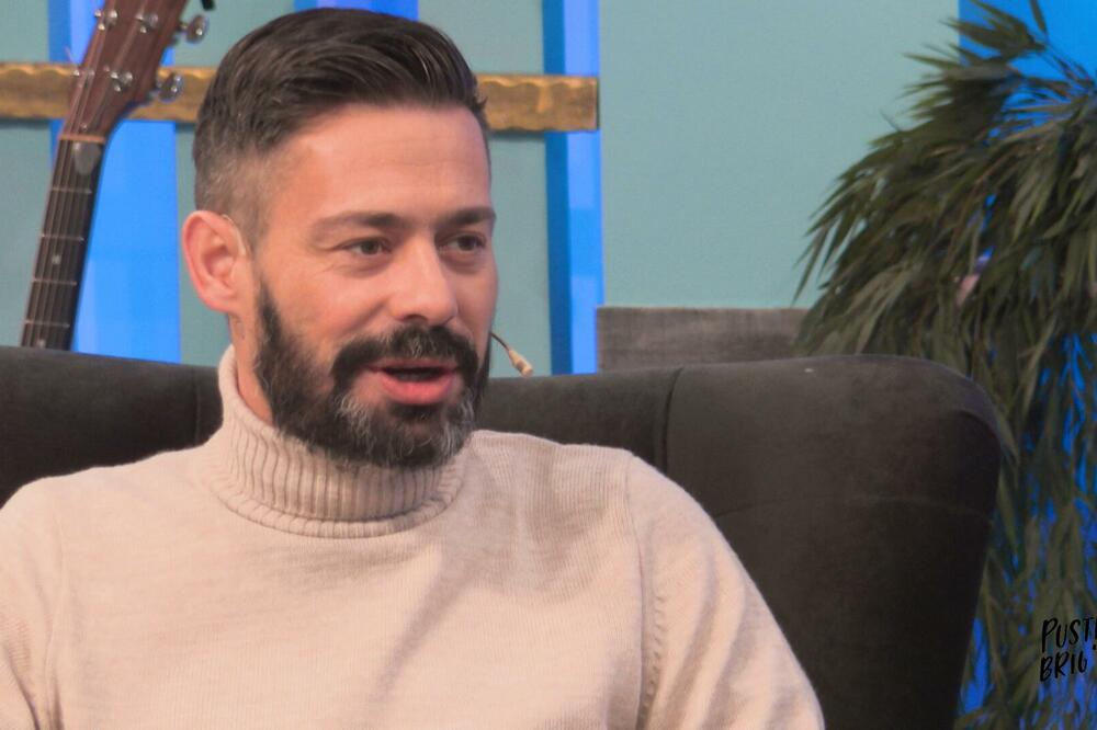 Nakon koncerta u porti manastira u Prizrenu: Milan Vasić razočaran u kolege koje se nisu pojavile