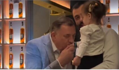 Emotivni momenti: Dodik pokazao kako je proslavio rođendan sa svojim najmilijima VIDEO
