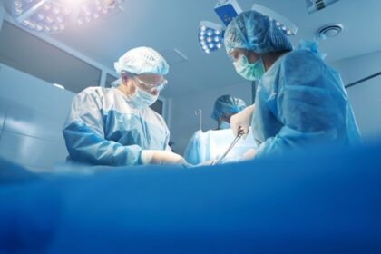 Višesatna operacija: Prva transplantacija bubrega iz svinje u čovjeka
