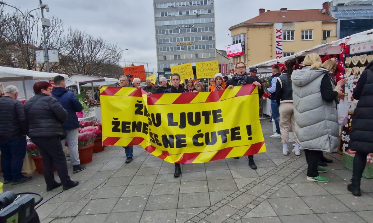 “Žene su ljute, žene više ne ćute!”: Jasne poruke sa osmomartovskog marša u Banjaluci FOTO/VIDEO