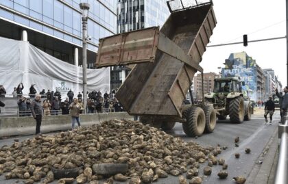Poljoprivrednici ponovo izašli na proteste u Briselu: Blokirani putevi oko EU institucija