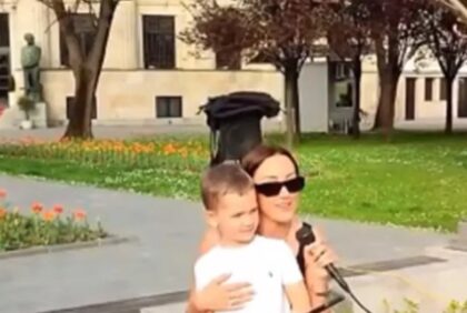 Oduševila mnoge: Aleksandra Prijović u centru Banjaluke zapjevala “Zakleo se bumbar” VIDEO