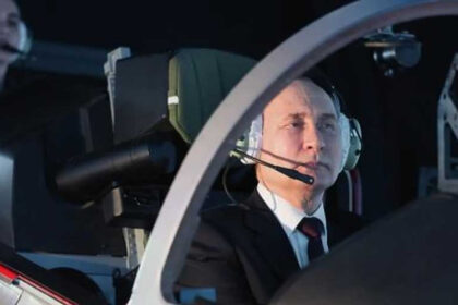 Putin sa studentima Više vojne vazduhoplovne škole: Najteže mi je bilo da upravljam helikopterom