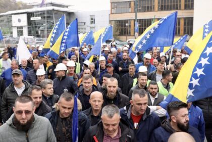 Rudari sedam rudnika u FBiH protestuju ispred zgrade Vlade: Traže isplatu plata
