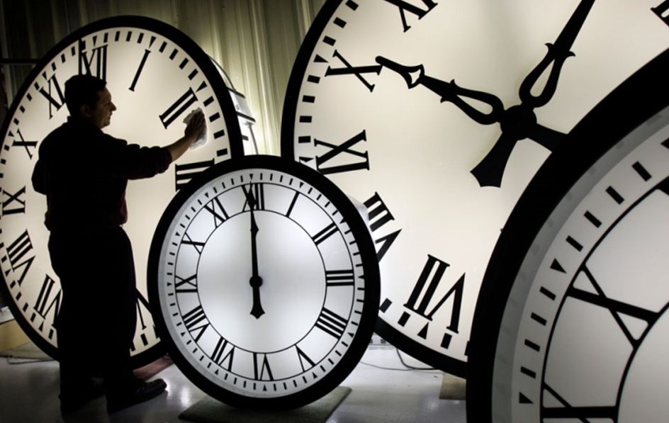 Postoji mogućnost i uvođenja “trećeg vremena”: Evo kada ove godine pomjeramo kazaljke na satu