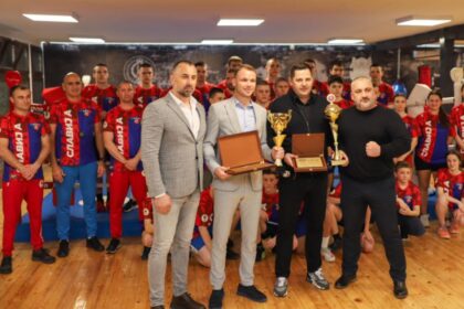 BK Slavija: Plaketa gradonačelniku za razvoj i unapređenje boksa u Banjaluci