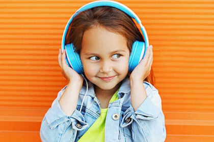 Nije bezazleno! Eksperti otkrivaju kako slušalice utiču na zdravlje vašeg djeteta