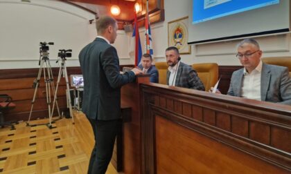 Dok Stanivuković ne završi započeto: Ninković najavljuje blokadu rada Skupštine?