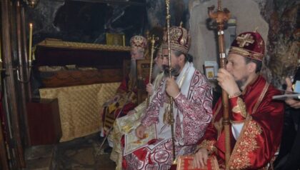 Nakon više od 20 godina: Presvučene mošti Svetog Vasilija Ostroškog
