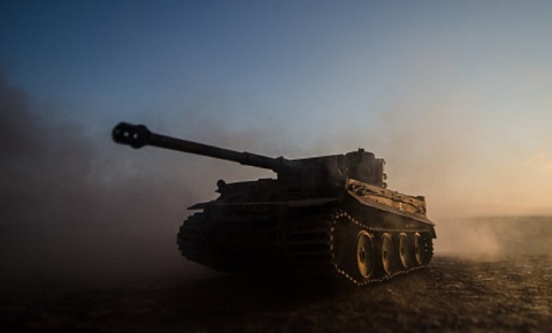 Horor na poligonu! Tenk pregazio dva vojnika – jedan stradao, drugi kritično