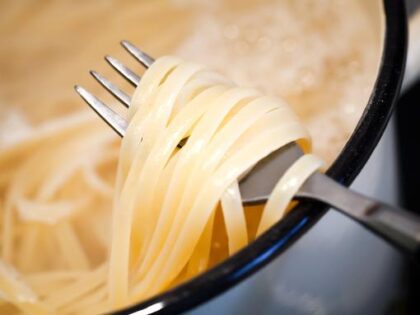 Da li treba dodati ulje u vodu za vrijeme kuvanja tjestenine?