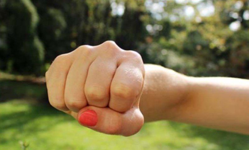 Žena uslovno osuđena na pola godine: Tukla muža i prijeteći nožem tražila novac