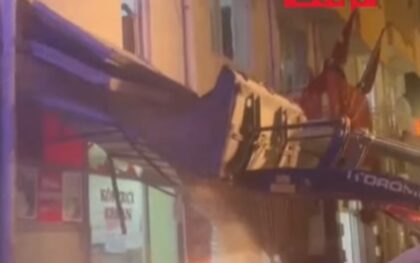 Urušio se balkon tokom proslave: Povrijeđeno osam članova stranke, jedan preminuo VIDEO