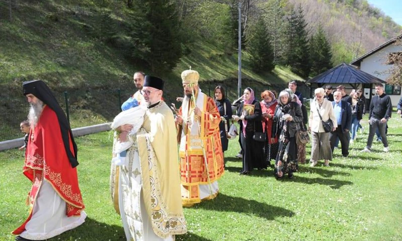 Slava Bogu: U Krajini i Dalmaciji puni hramovi vjernika na praznik Cvijeti