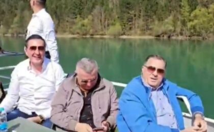 “Od Topole, pa do Ravne gore”: Dodik pjevao sa Kusturicom VIDEO