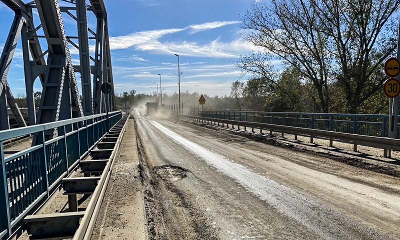 Zadržan u bolnici zbog teških preloma: Migrant skočio sa mosta