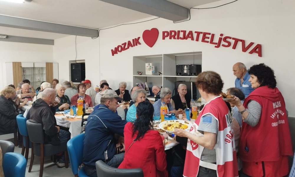 Bogata trpeza: “Mozaik prijateljstva” spremio 500 svečanih obroka za Bajram
