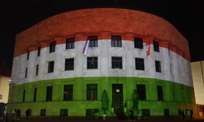 Znak dobrodošlice: Palata Republike osvijetljena bojama mađarske zastave
