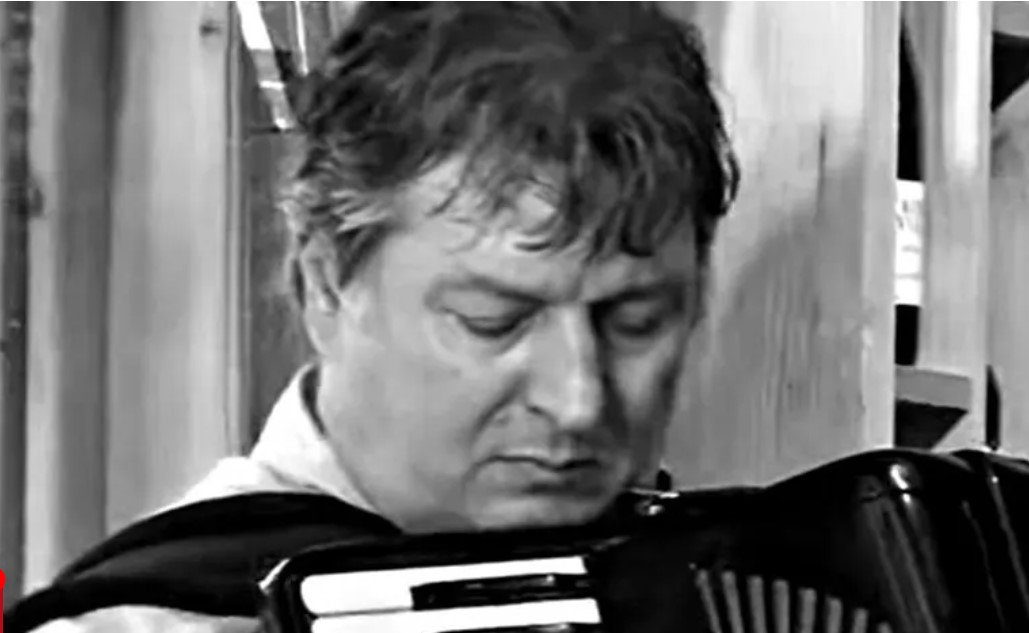 Udaran flašom u glavu: U kafani ubijen poznati harmonikaš