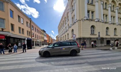 Taksi paradoks u Banjaluci: Neki čekaju licence, neki se vode da voze, a nisu živi