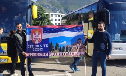 Autobusi puni: Trebinjci krenuli na miting “Srpska te zove” FOTO