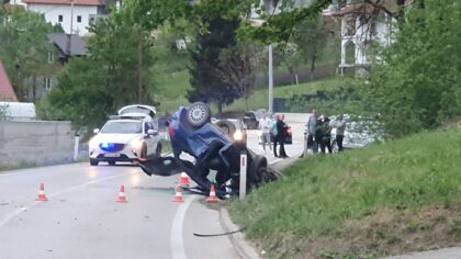 Žestok sudar! Automobil završio na krovu, vozač navodno bio pijan VIDEO