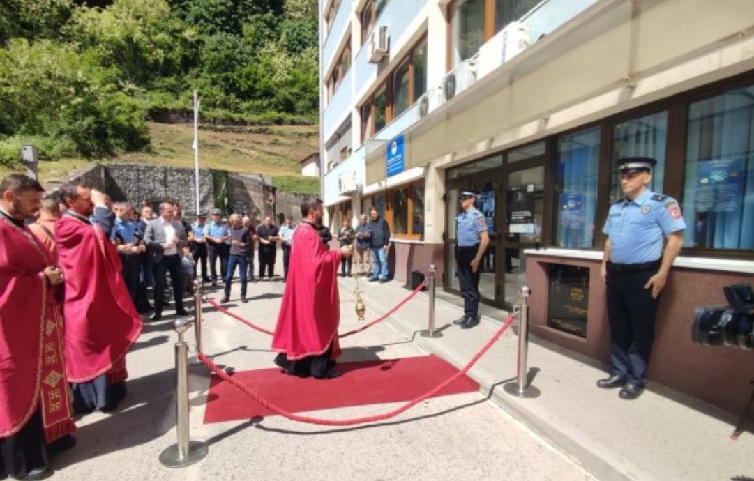 Niko nije optužen: Služen pomen policajcu Đuriću ubijenom u terorističkom napadu