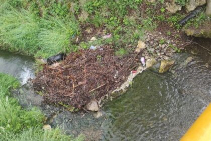 Mještani banjalučke Ade se žale da im je naselje zapušteno: “Slika i prilika nemara gradskih službi”