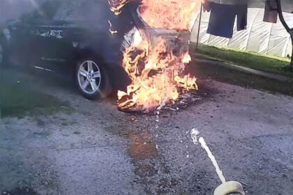 U Prijedoru gorio BMW, intervenisali vatrogasci VIDEO