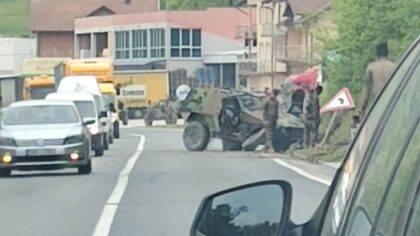 Učestvovali u udesu i uništili borbeno vozilo: Poznato zdravstveno stanje vojnika EUFOR-a